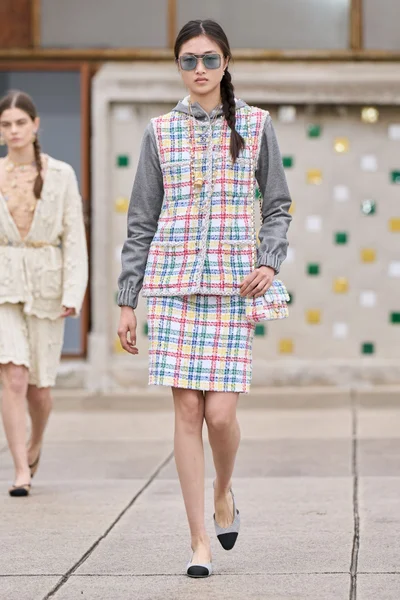 Look 3